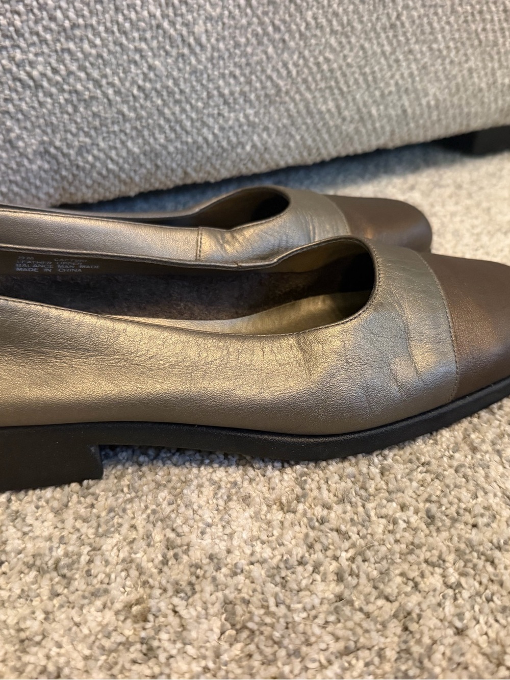 Vintage What’s What Two-Tone Brown & Taupe Women's Leather Flats by What’s What